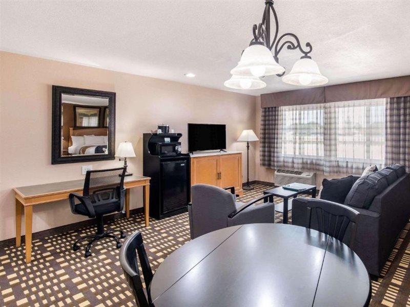 Quality Inn & Suites Plano East - Richardson Bagian luar foto