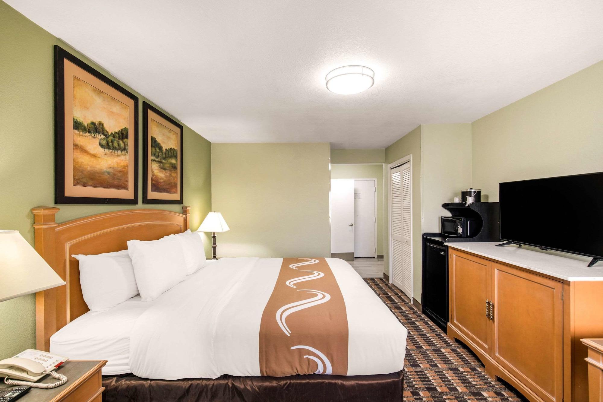 Quality Inn & Suites Plano East - Richardson Bagian luar foto