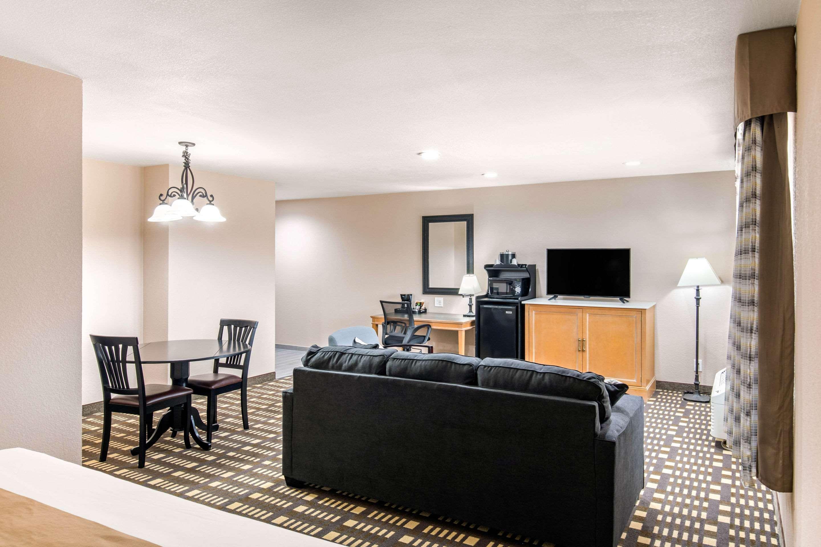 Quality Inn & Suites Plano East - Richardson Bagian luar foto
