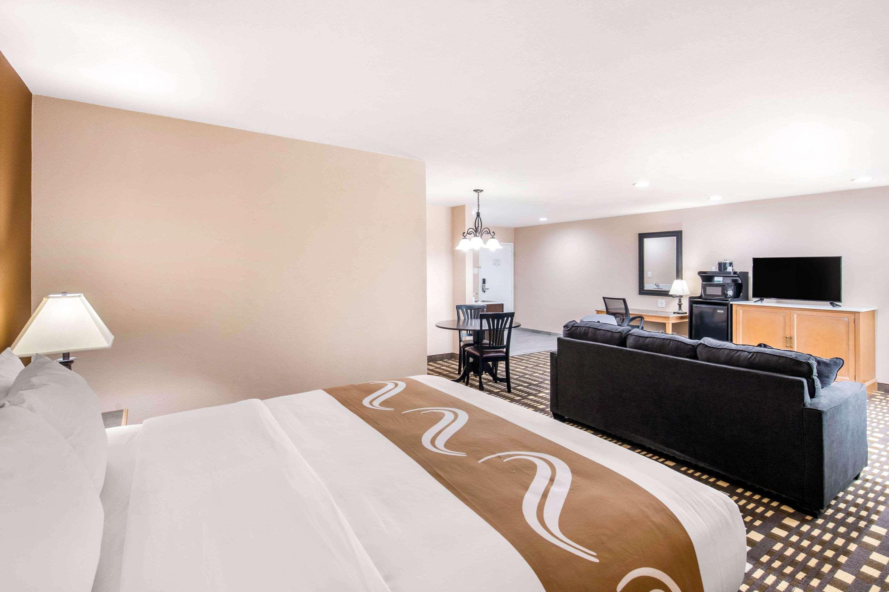 Quality Inn & Suites Plano East - Richardson Bagian luar foto