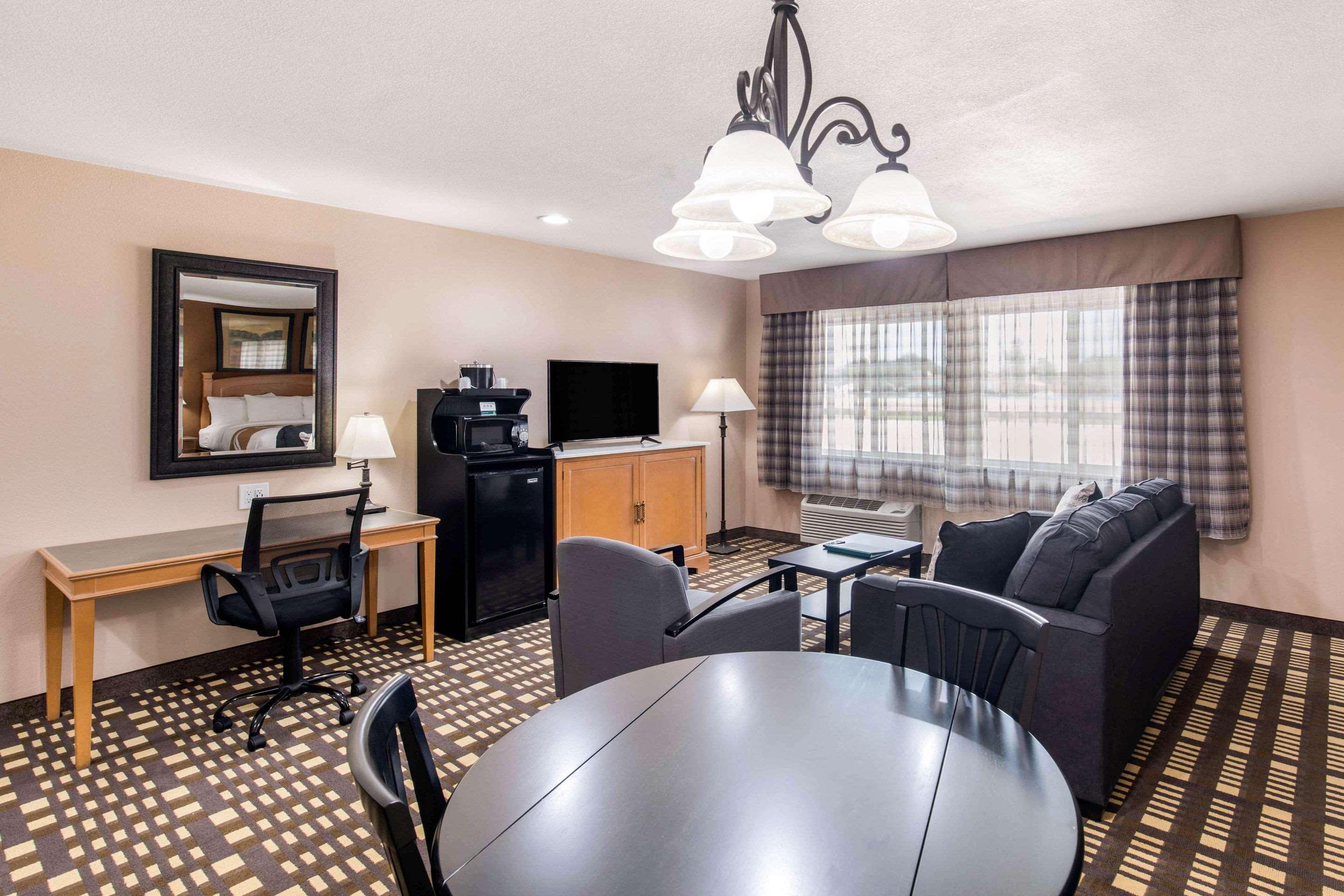 Quality Inn & Suites Plano East - Richardson Bagian luar foto