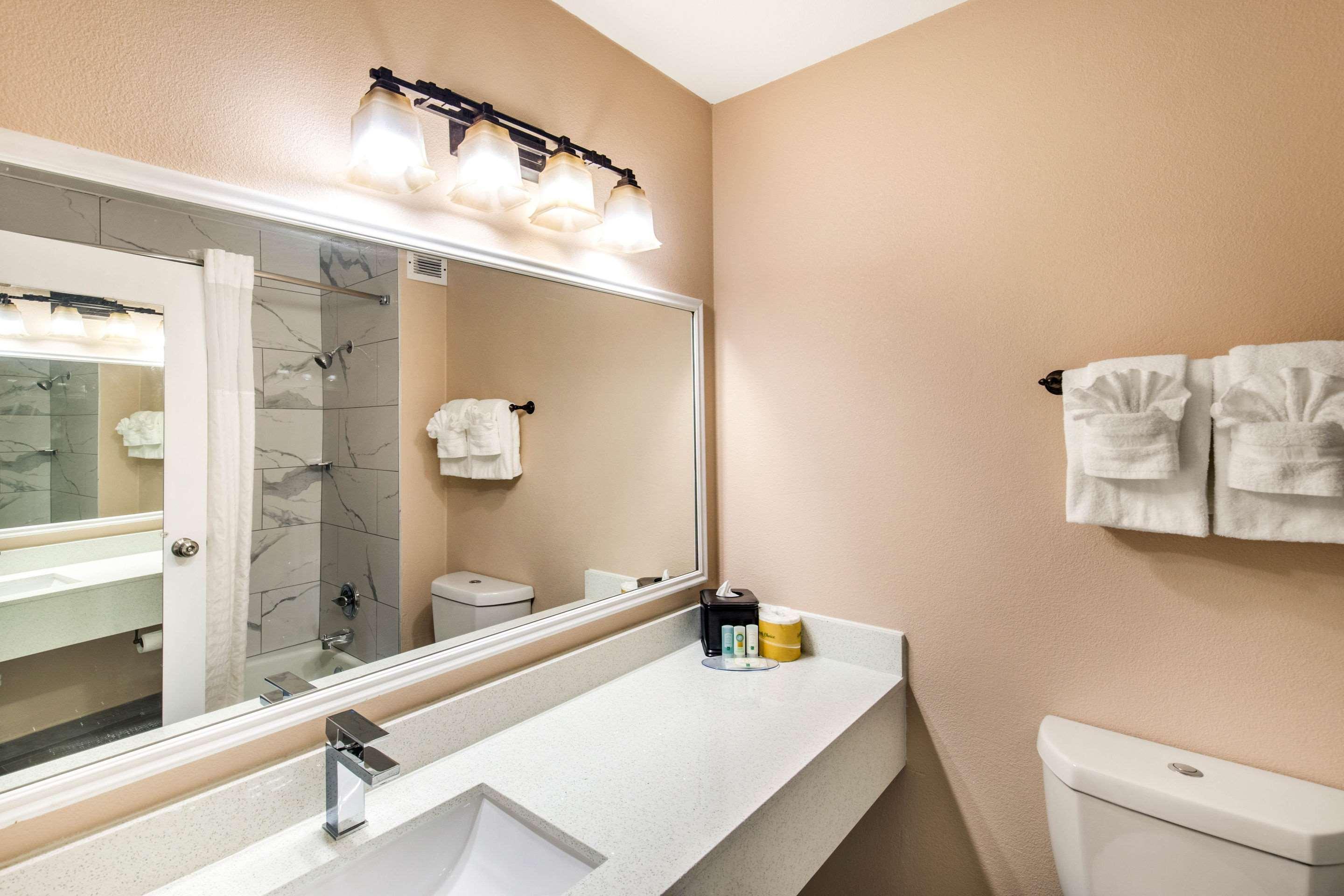 Quality Inn & Suites Plano East - Richardson Bagian luar foto