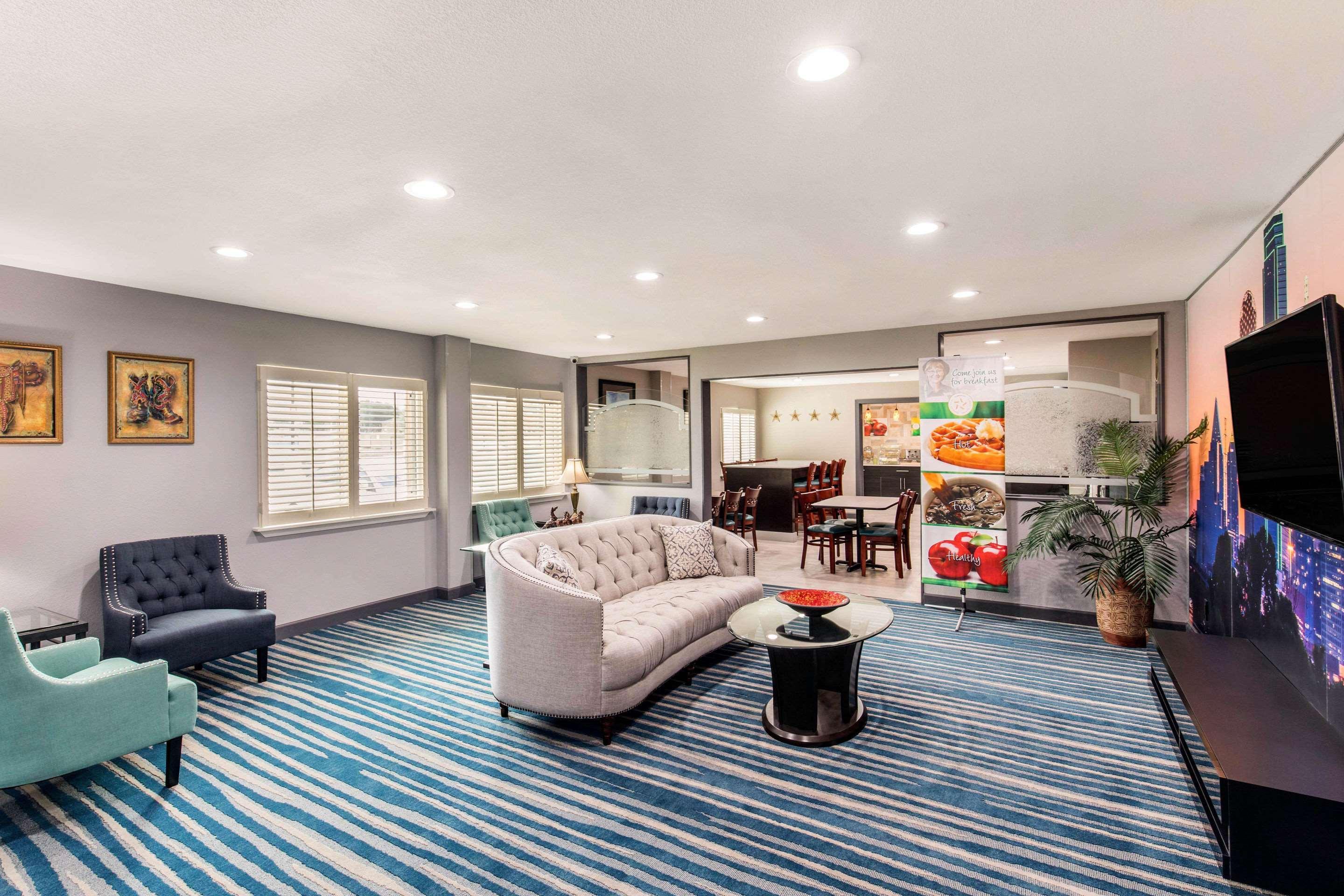 Quality Inn & Suites Plano East - Richardson Bagian luar foto